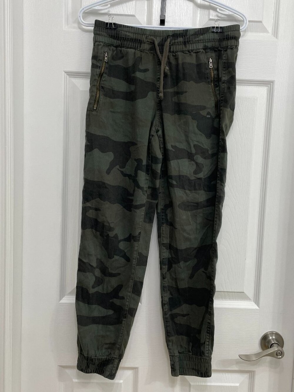 Tna Aritzia Alix Camo Joggers Small High Rise Lightweight Cotton Utility Pants